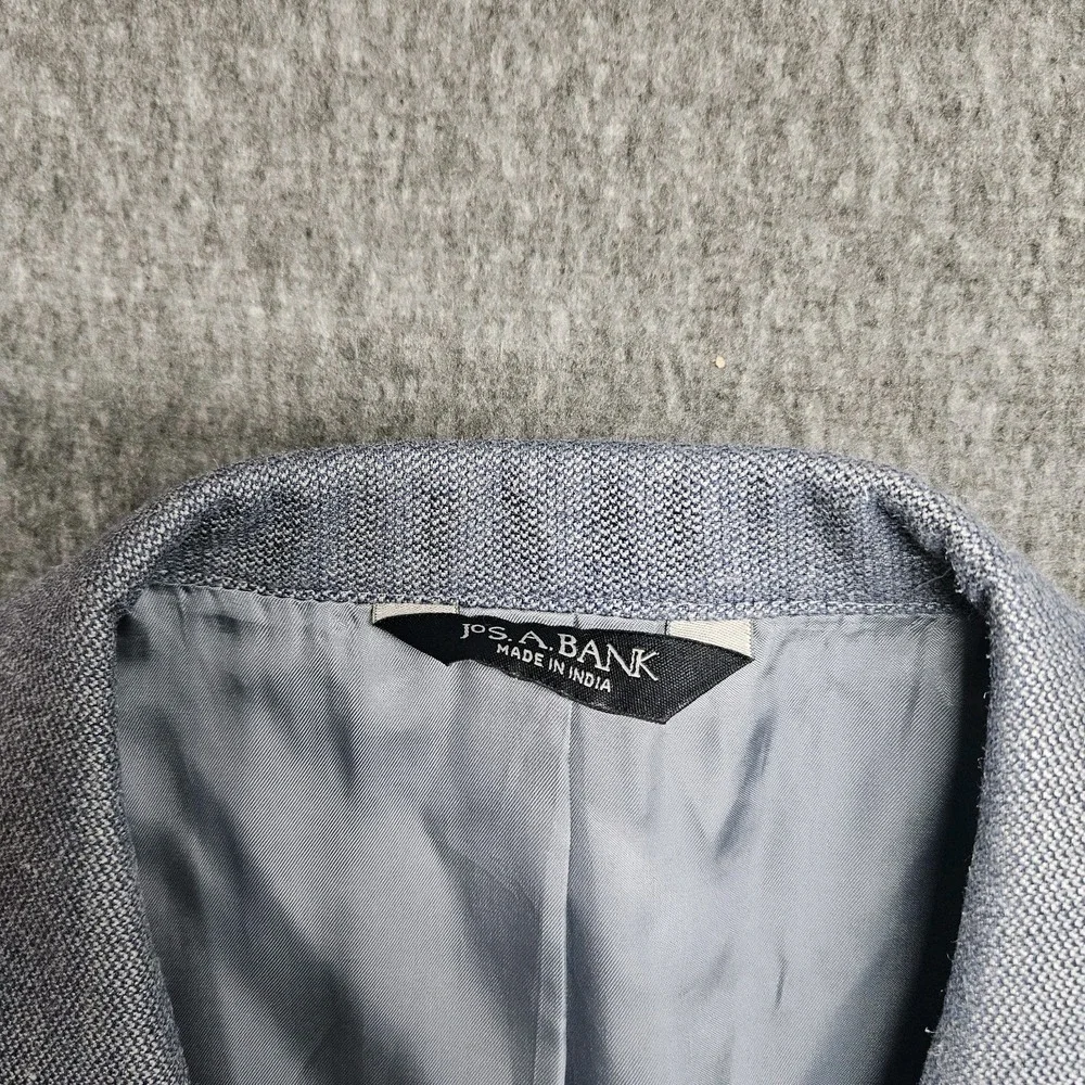 Jos A Bank Mens 44L Blazer Sport Coat Wool Silk Blend Herringbone Gray 2 Button
